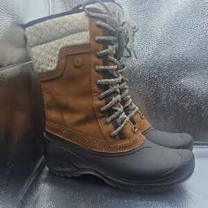 The North Face water proof Lace-Up Winter Boots size 8 woman